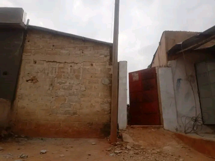 Maison 3 pièces en vente à Segbé Klémé Château – 6 000 000 FCFA