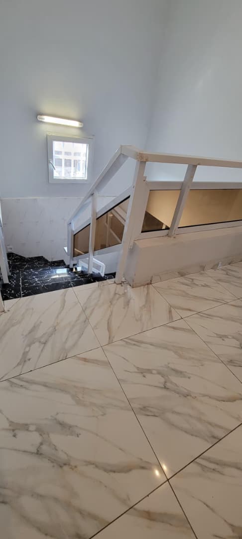 Appartement 2 chambres en location à Kpogan, proche du goudron – 300 mille FCFA
