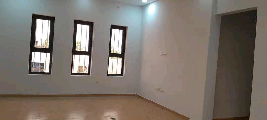 Appartement 3 chambres à louer à Avedji Wessomé - 130000 FCFA/mois