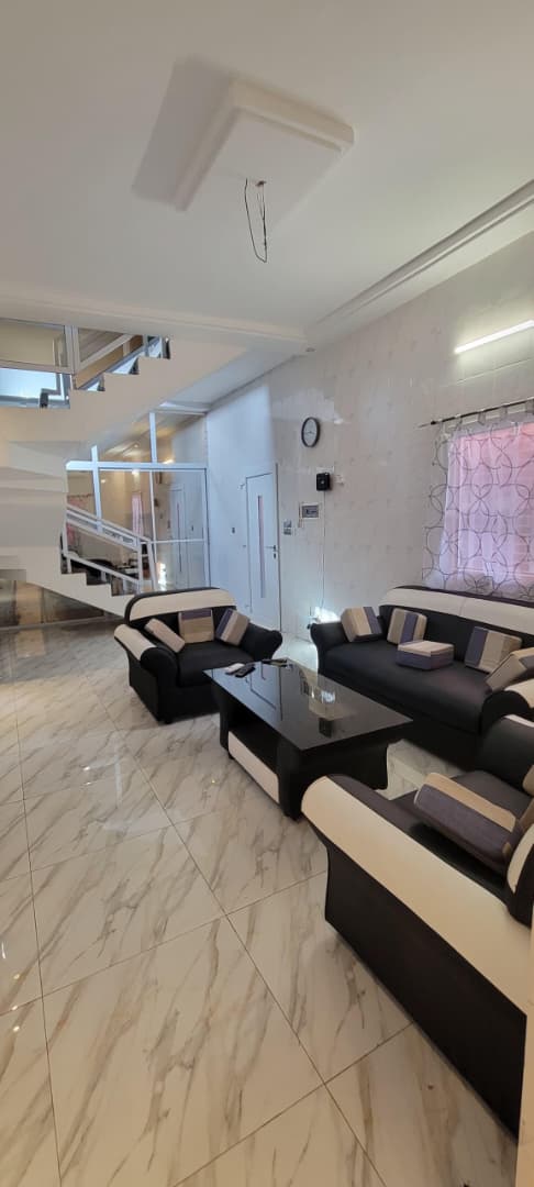 Appartement 2 chambres en location à Kpogan, proche du goudron – 300 mille FCFA