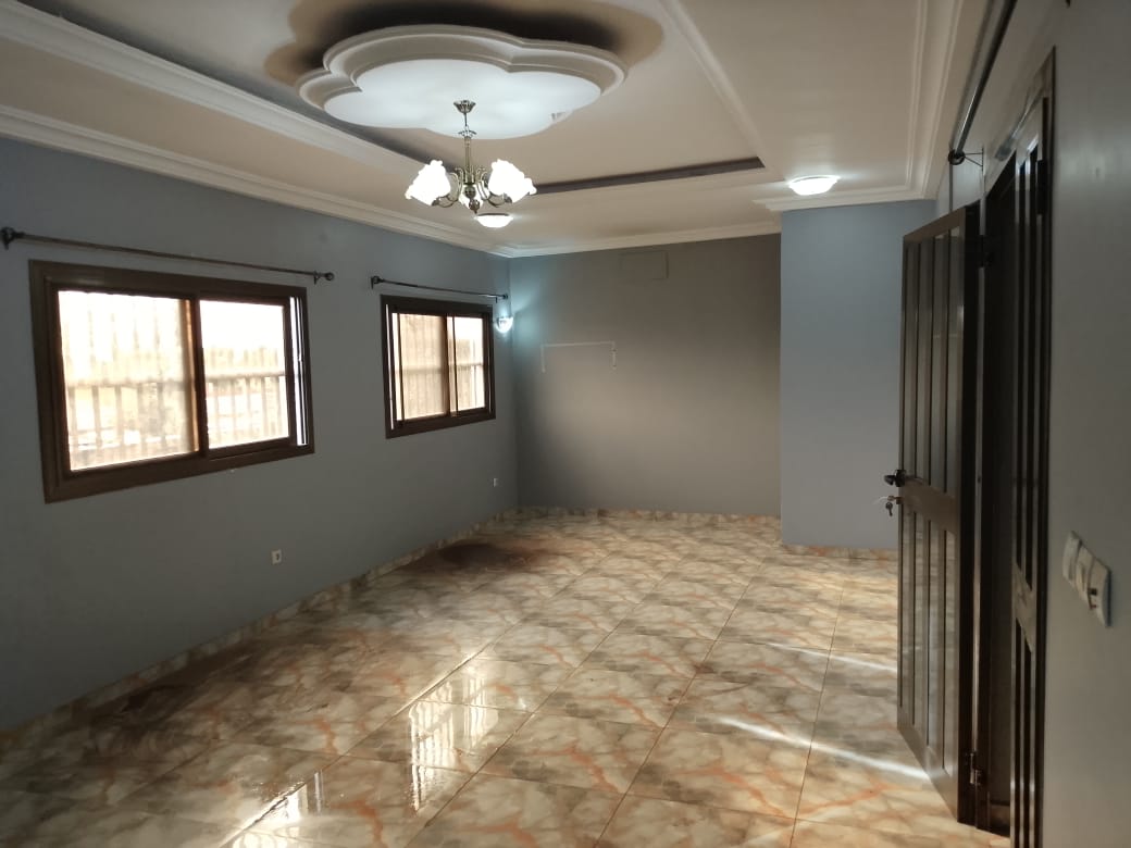 Appartement 2 chambres à louer à Dijdjolé Obu – 90 000 FCFA/mois