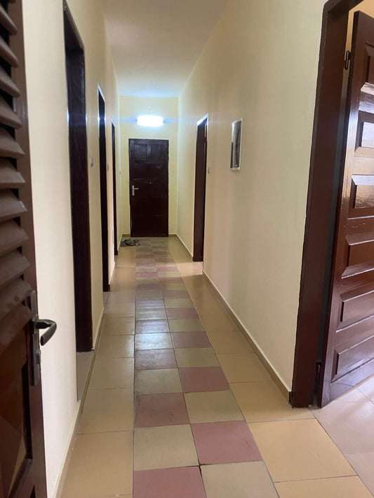 Maison 3 chambres salon rénovée à louer à Tokoin Soted – 200 000 FCFA