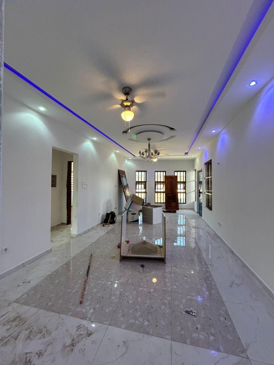Villa duplex 4 chambres en location à Djidjolé, près de Pharmacie Jahnap – 400 000 FCFA/mois