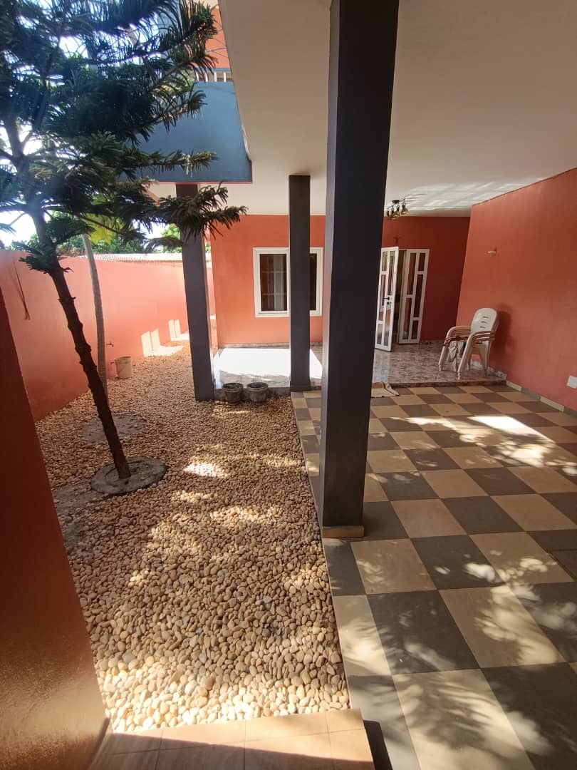 Villa 3 chambres à louer à Kégué Oqueens – 200 000 FCFA/mois
