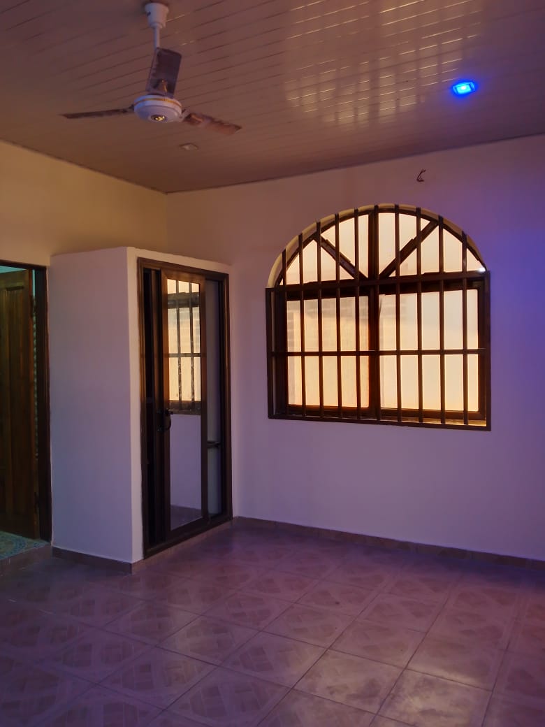 Appartement 4 chambres en location à Agbalepedo – 300 000 FCFA