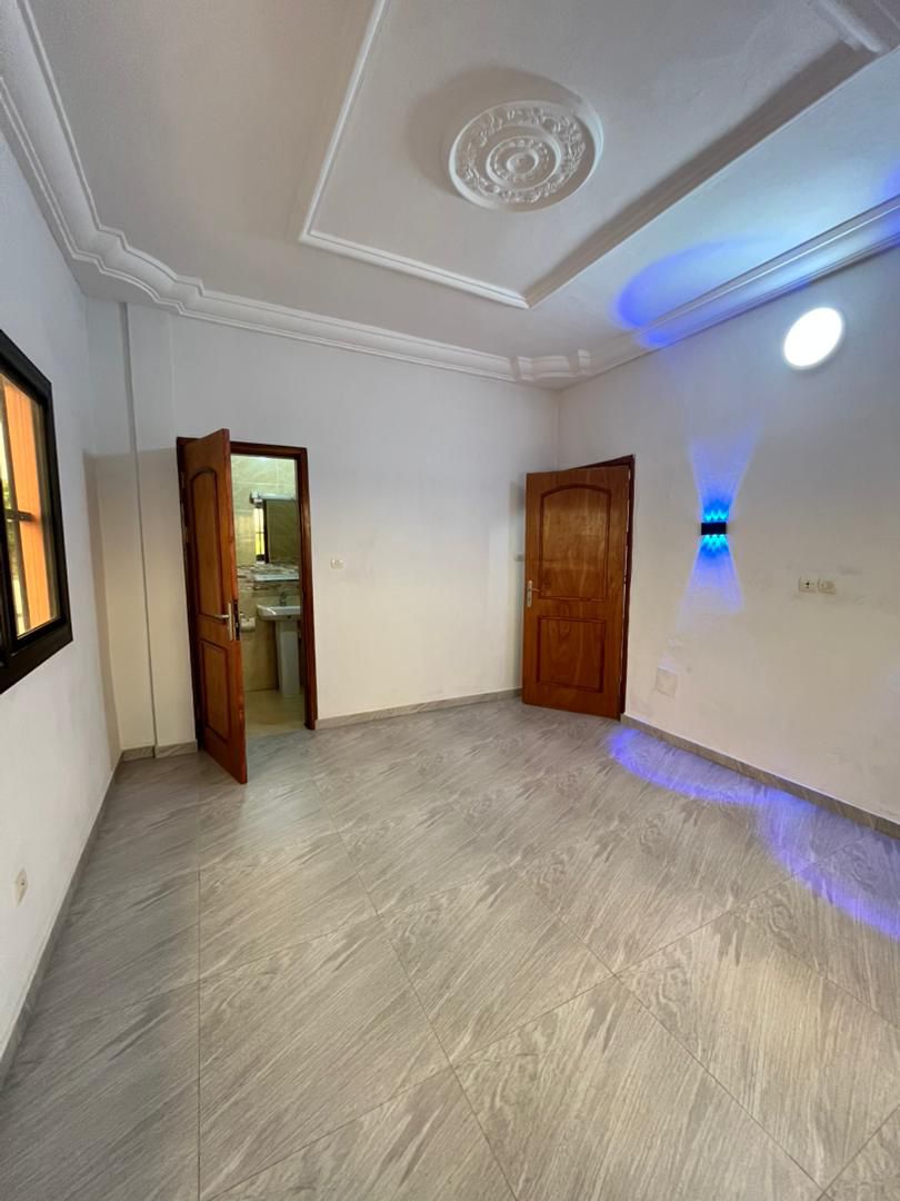 Appartement 2 chambres à louer à Kégué, 50m du goudron – 100 000 FCFA/mois