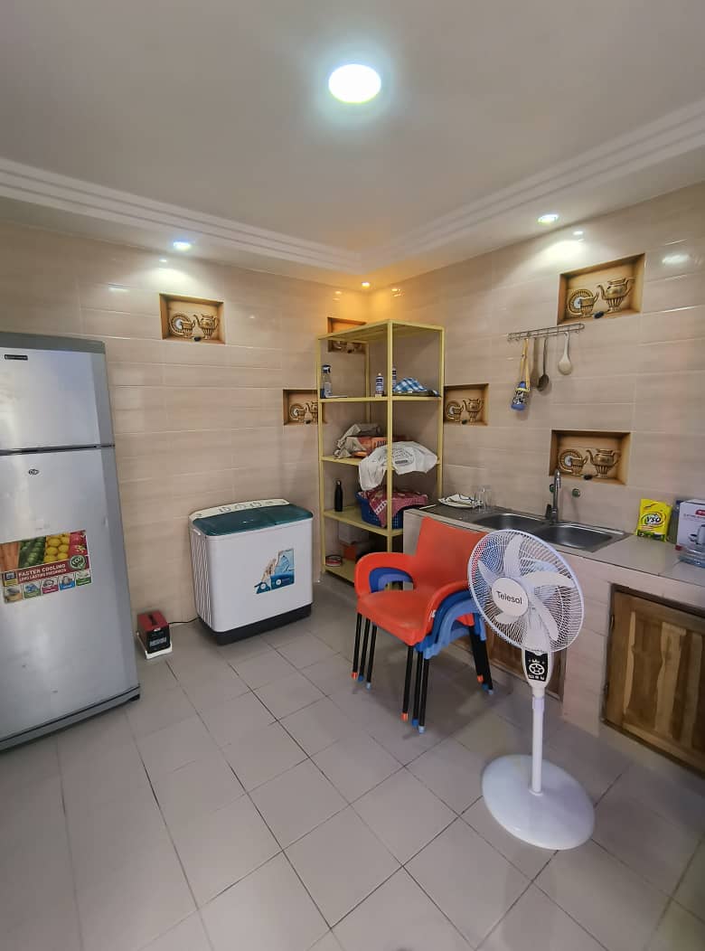 Appartement 2 chambres meublé à louer à Agbavi – 300 000 FCFA