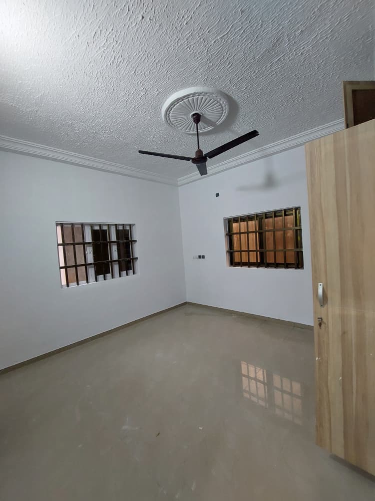Appartement 2 chambres à louer à Agoè Legbassito carrefour Adidomé – 100000 FCFA/mois