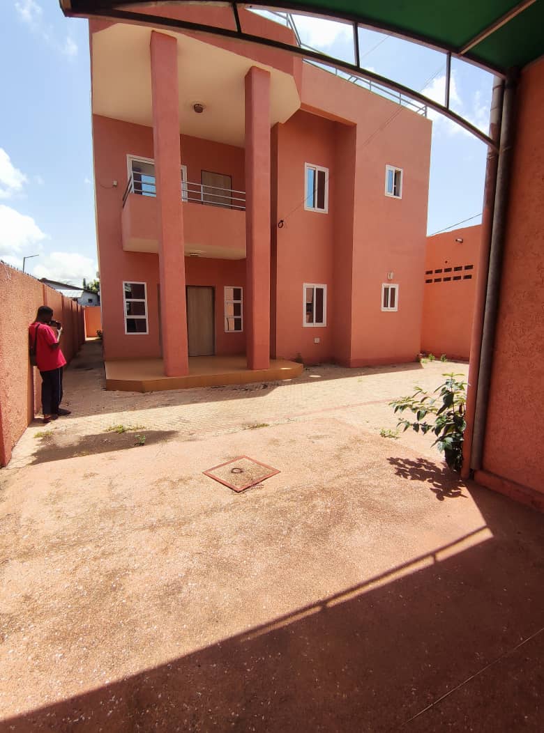 Villa 4 chambres à louer à Kégué Stade – 400 000 FCFA/mois