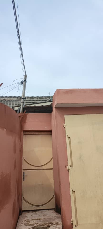 Appartement 3 chambres à louer à Agbalepedo sur le goudron de HAAC – 150 000 FCFA