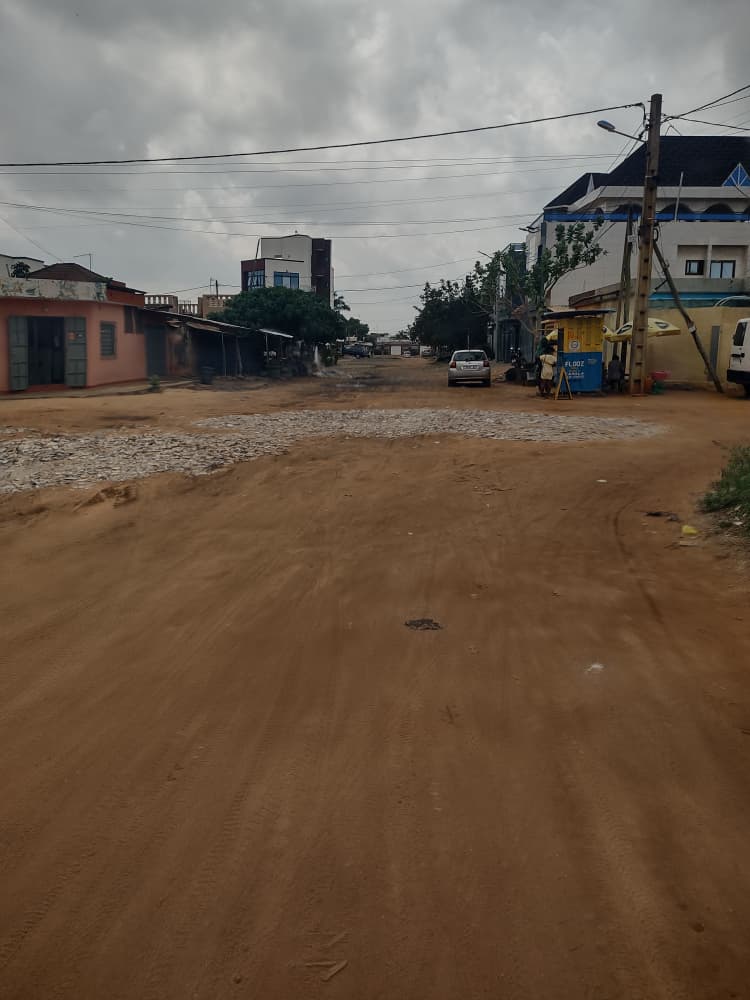 Terrain de 600 m² en vente au bord d'une grande voie de 18m à Djidjolé Antigank - Agbalepedo – 55 millions FCFA