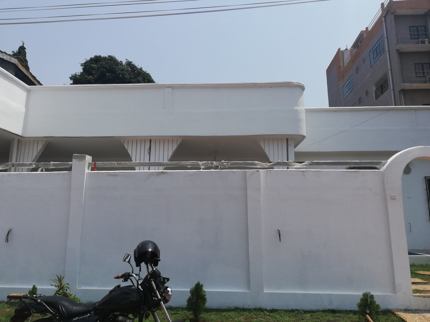 Villa 3 chambres en location 100m du goudron à Tokoin Forever – 500 000 FCFA