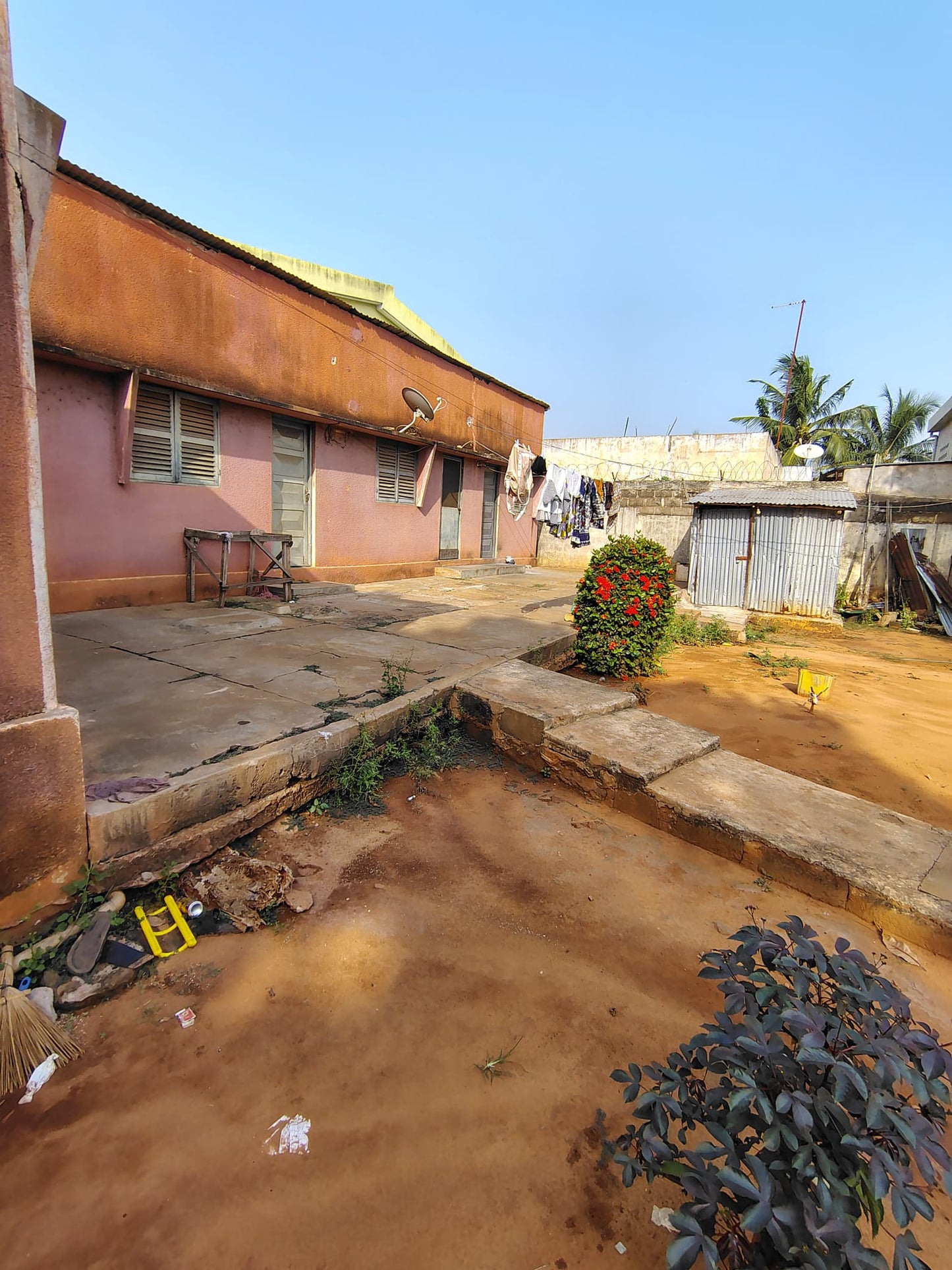 Maison 4 pièces à raser sur lot à vendre à Tokoin Hôpital – 90 millions FCFA