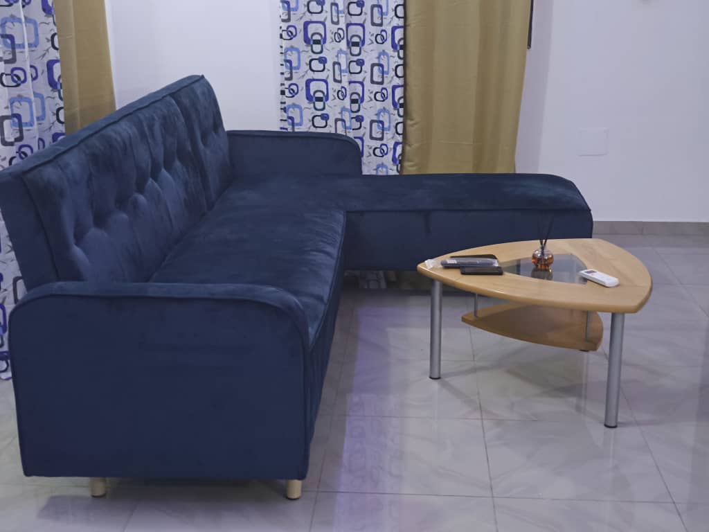 Appartement meublé chambre salon à louer à l'étage à Lomé Entreprise de l'union – 270000 FCFA