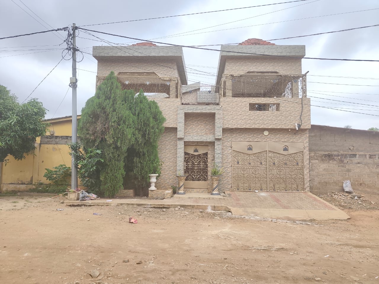Villa duplex R+1 en vente à Sogbossito – 87 millions FCFA