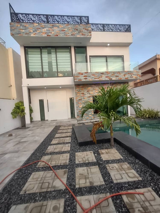 Villa duplex 3 chambres en location à Baguida – 1000000 FCFA