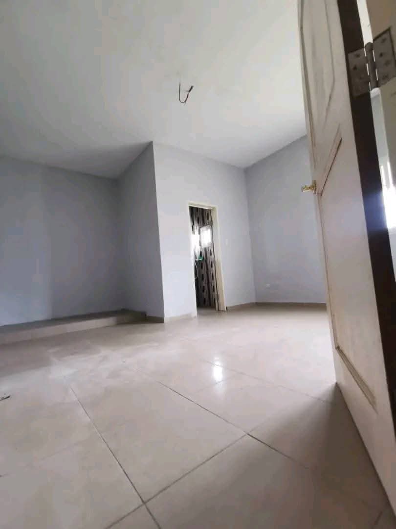 Maison 3 chambres salon en location à Kpogan – 160 000 FCFA par mois