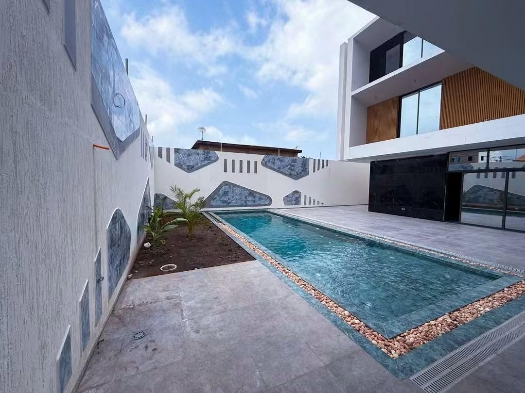 Villa de 600 m² en vente à Tokoin Wuiti – 900 millions FCFA