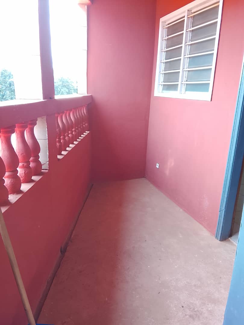 Appartement 2 chambres salon en location à Amadahome – 70 000 FCFA