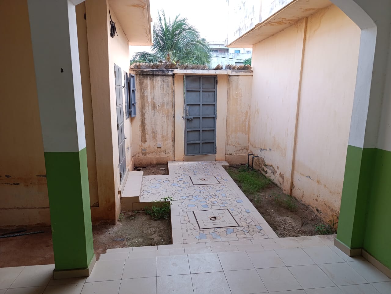 Villa 2 chambres en location à Adidogomé catholique yokoe – 100000 FCFA