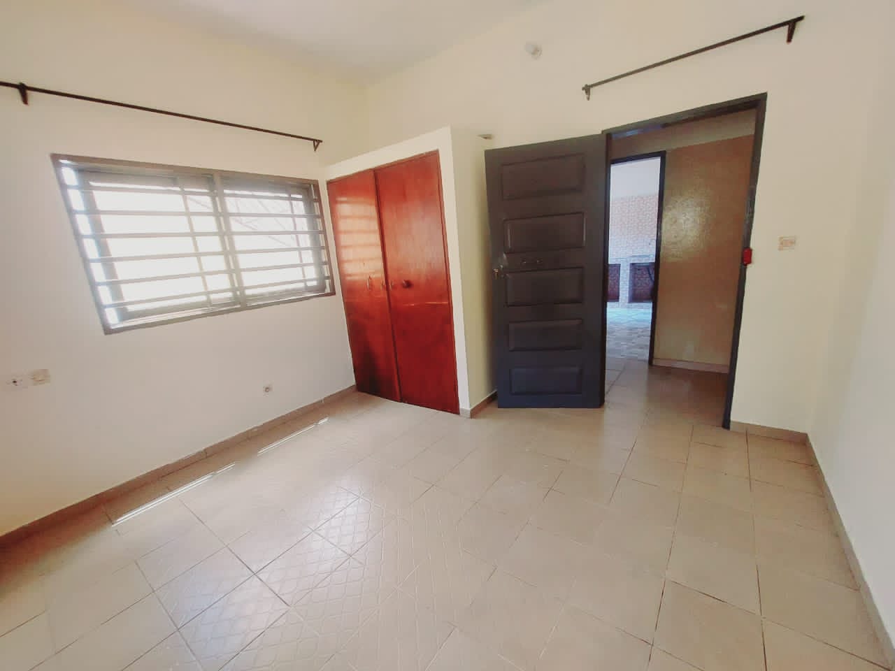 Villa 3 chambres en location bord du goudron à Avedji Adroukpape – 230 000 FCFA