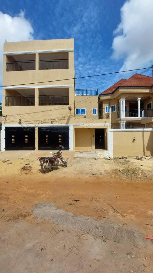 Villa R+2 de 6 chambres en location à Adidogomé Ségbé Rasta