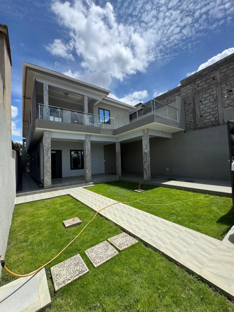 Belle villa 4 chambres en vente à Sagbado Logoté – 90 millions FCFA