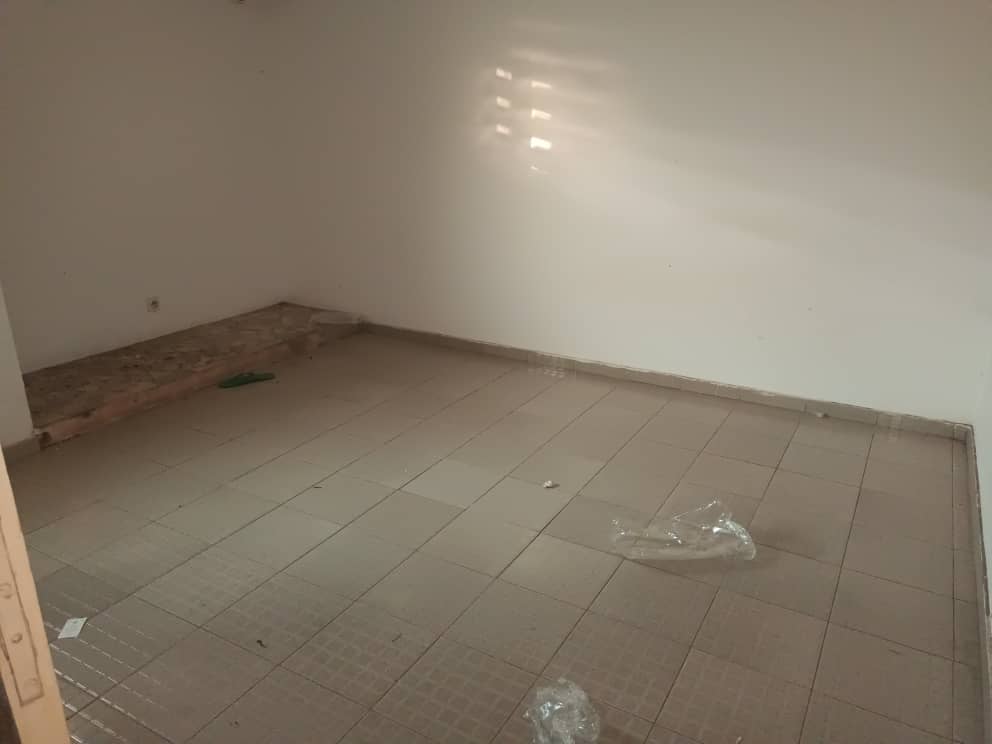 Appartement 2 chambres salon en location à Djidjolé Susane Aho – 70 000 FCFA