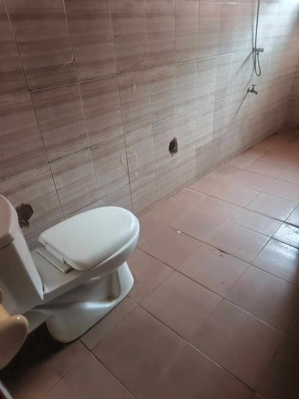 Appartement duplex 2 chambres en location à LEO 2000, à 100m du goudron – 150 000 FCFA
