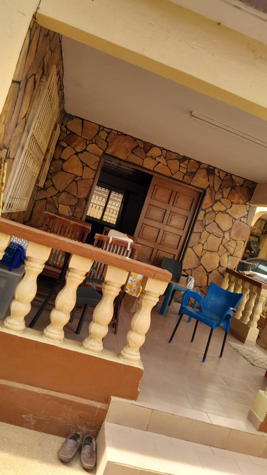 Villa 4 chambres en vente à Klikamé en angle de rue – 80 millions FCFA