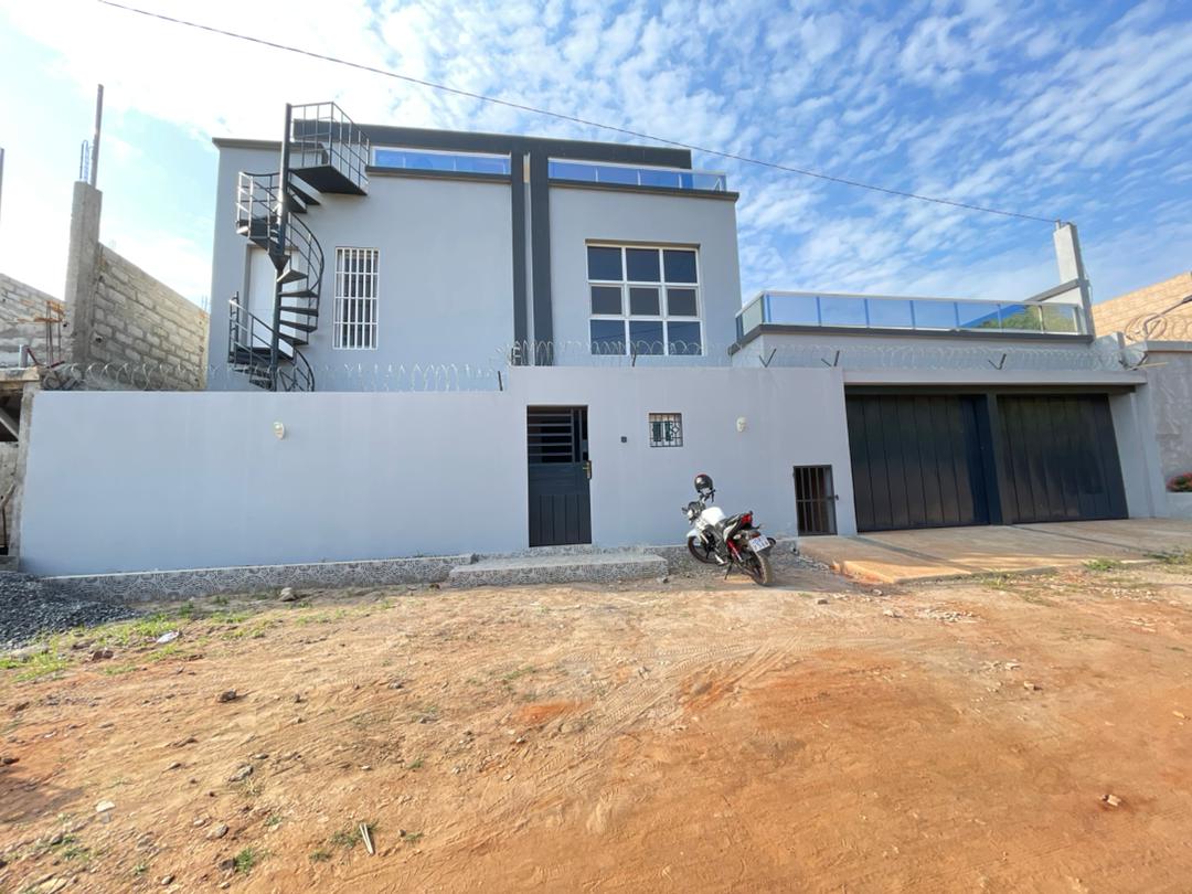 Villa duplex 5 chambres en vente à Avénou Factory – 170 millions FCFA