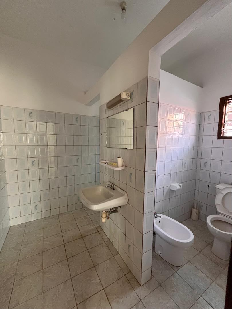 Appartement 2 chambres à louer à Kegué proche du goudron – 130 000 FCFA