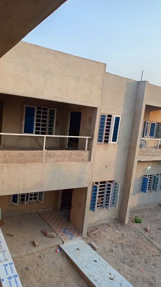 Immeuble R+1 en vente à Zanguera – 180 millions FCFA