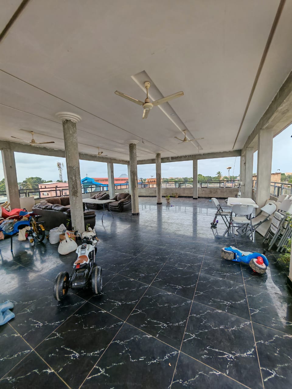 Villa duplex 4 chambres de 300 m² en vente en bordure de goudron à Attiégou – 90 millions FCFA