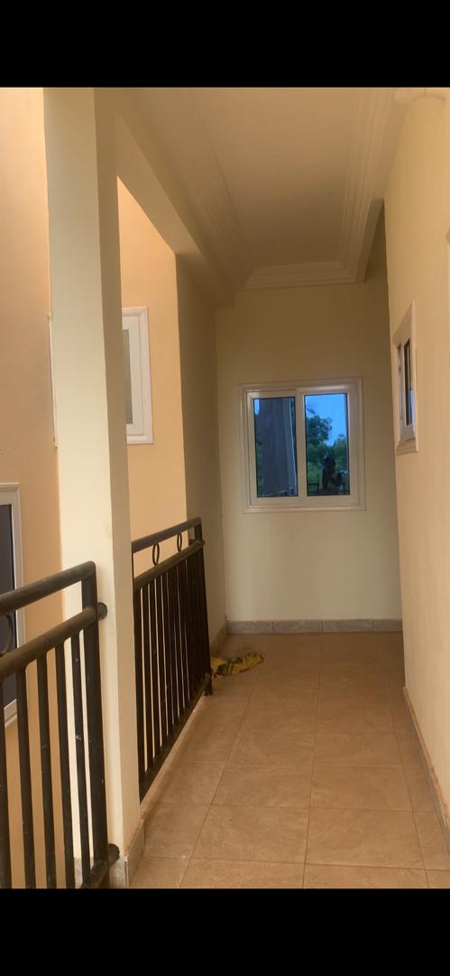 Appartement 3 chambres salon à louer à Ségbé – 250 000 FCFA/mois