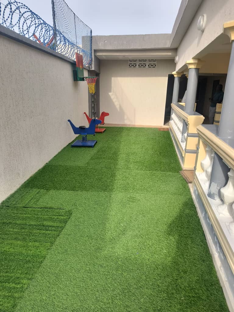 Appartement 2 chambres meublé à louer à Agbavi – 300 000 FCFA