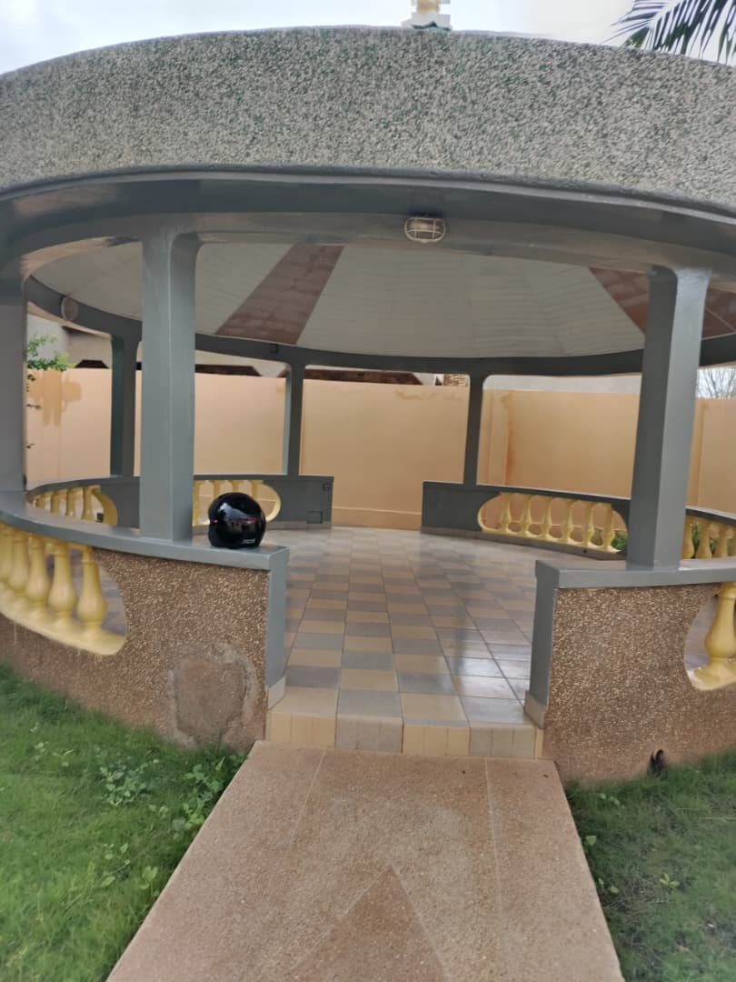 Villa 3 chambres à louer à Adidogomé douane Ecole Esgis – 120000 FCFA