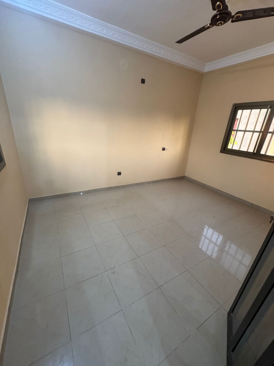 Maison cour unique en location à Adidogomé Logoté Carrefour Obena – 100 000 FCFA