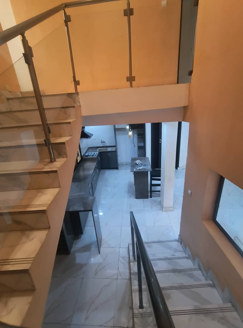 Villa duplex 7 chambres en location à Nukafu – 550.000 FCFA/mois