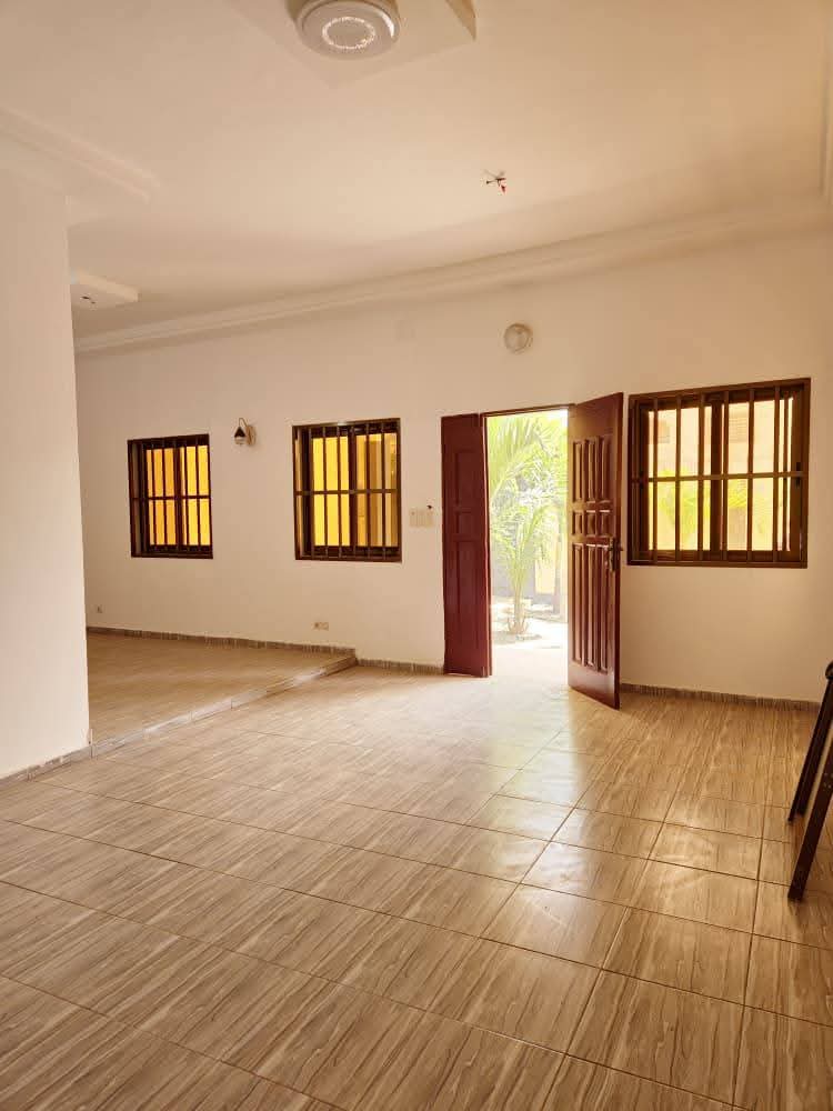 Villa 2 chambres de 300 m² en vente à 350m du goudron à Adidogomé Apédokoe – 45 millions FCFA
