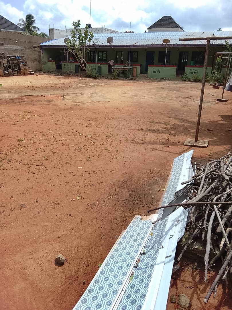 Maison de location de 6 pièces sur 1 lot à Amadahome – 45.000.000 FCFA
