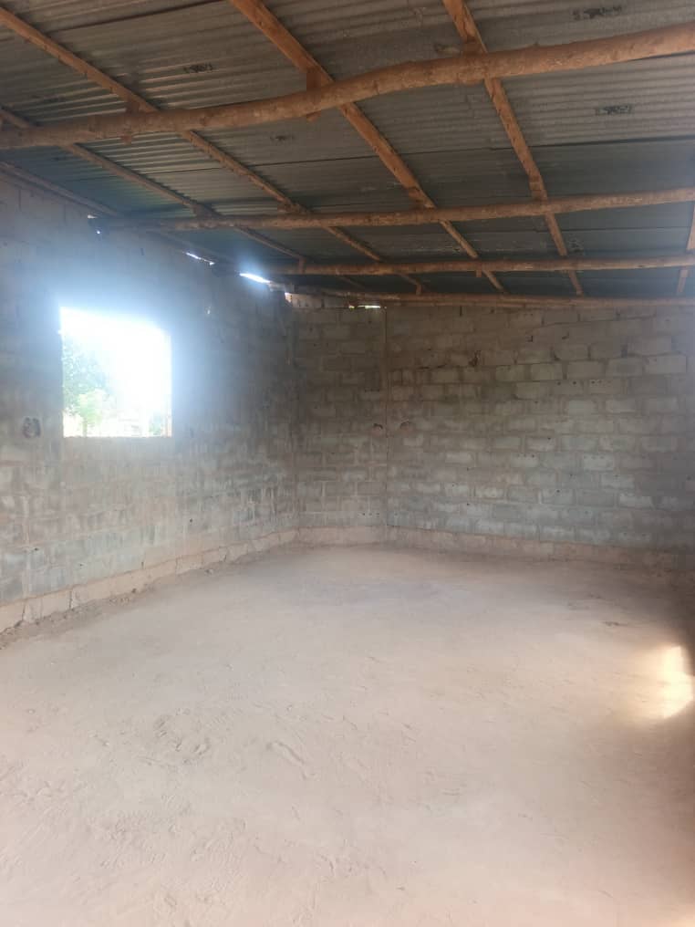 Demi lot en angle de rue à vendre à Ségbé – 12 millions FCFA
