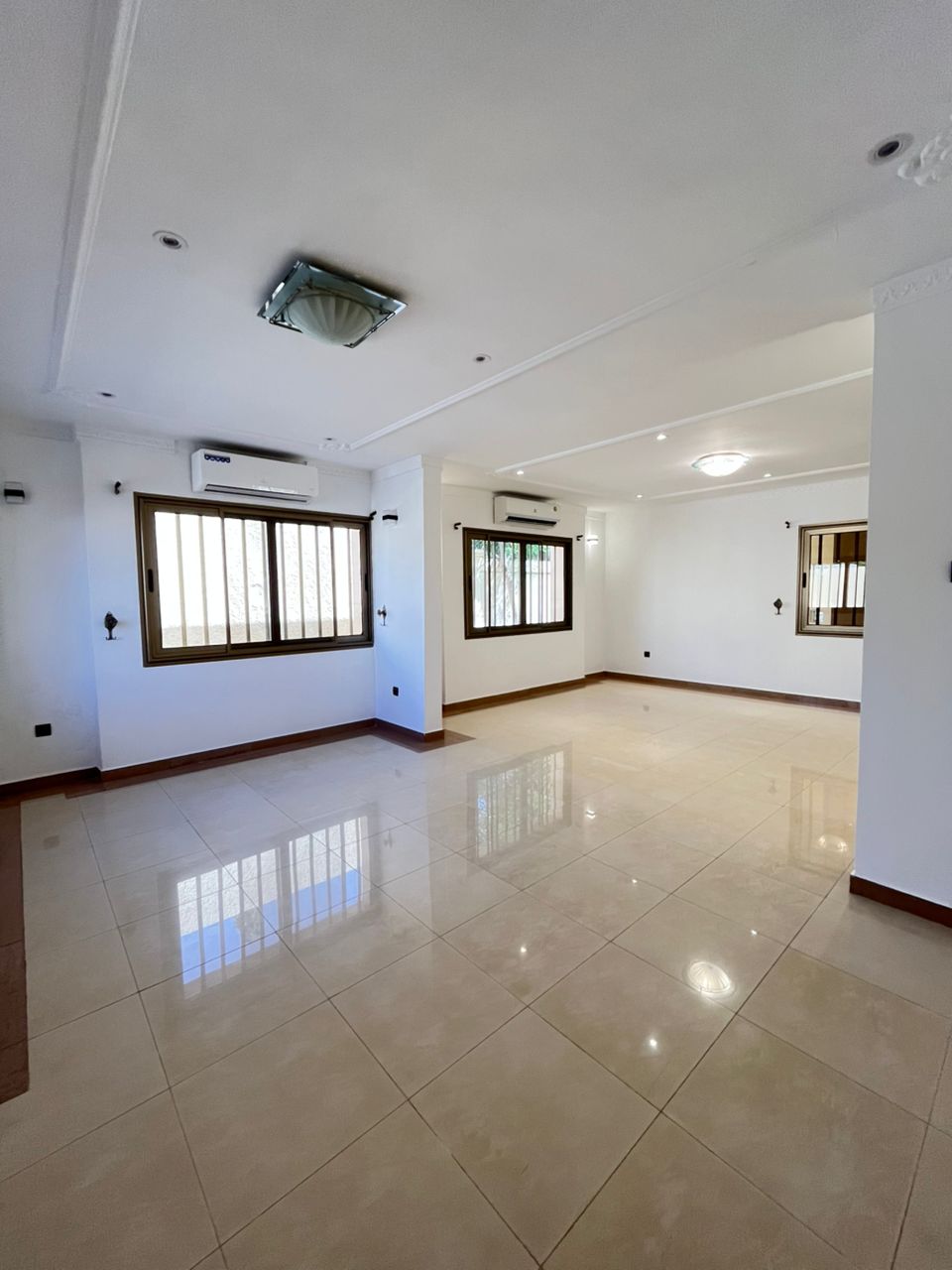 Villa basse 4 chambres à louer à la Résidence de la Caisse – 1 600 000 FCFA