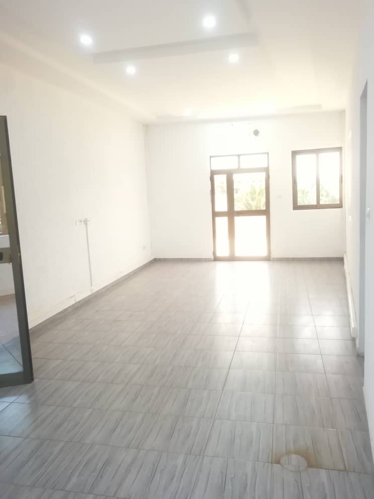 Villa duplex R+2 en vente à Atikoumé Atikpa à 300m du goudron – 150 millions FCFA