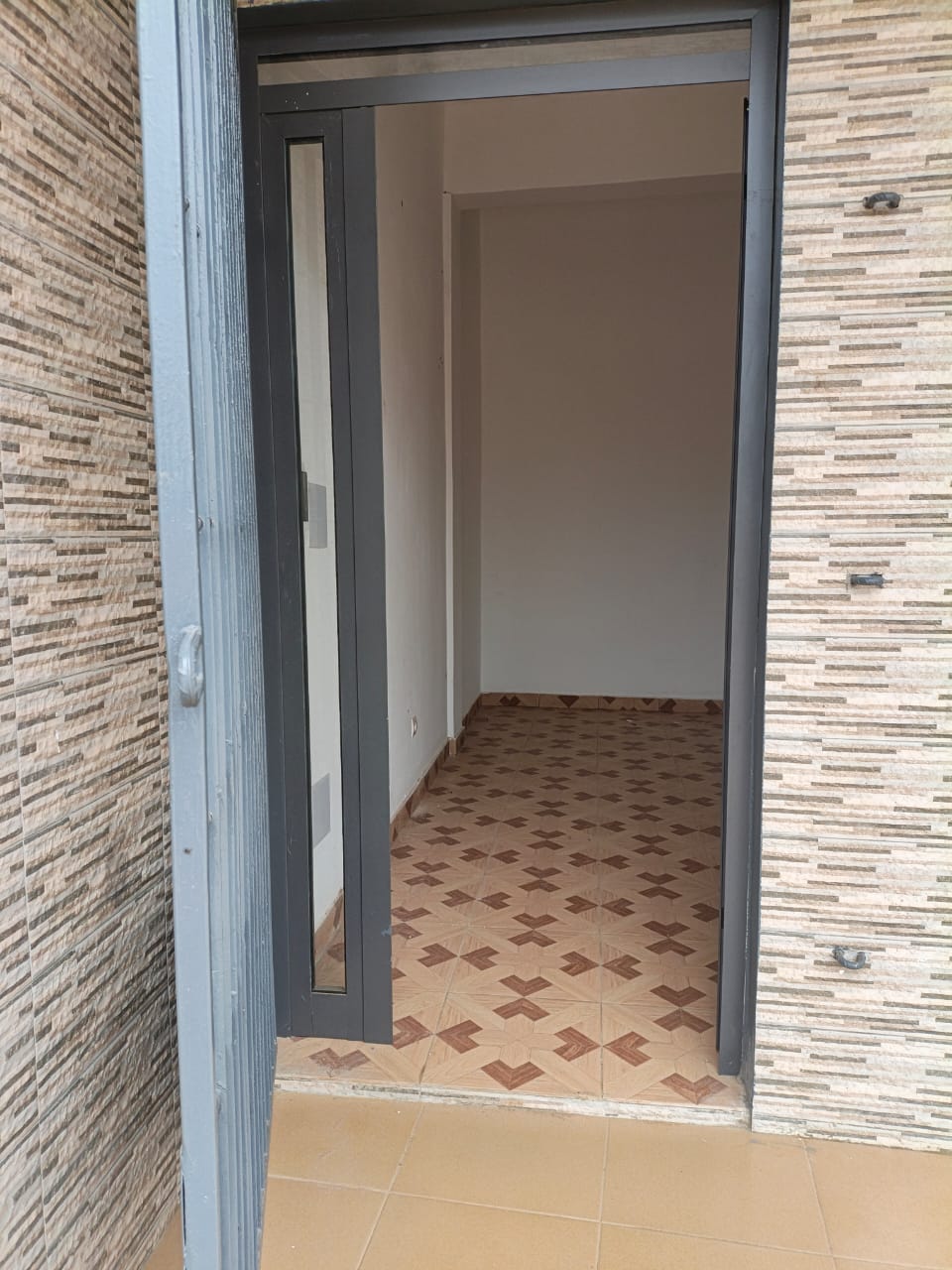 Boutique nouvelle construction à louer à Agbalepedo – 75 000 FCFA
