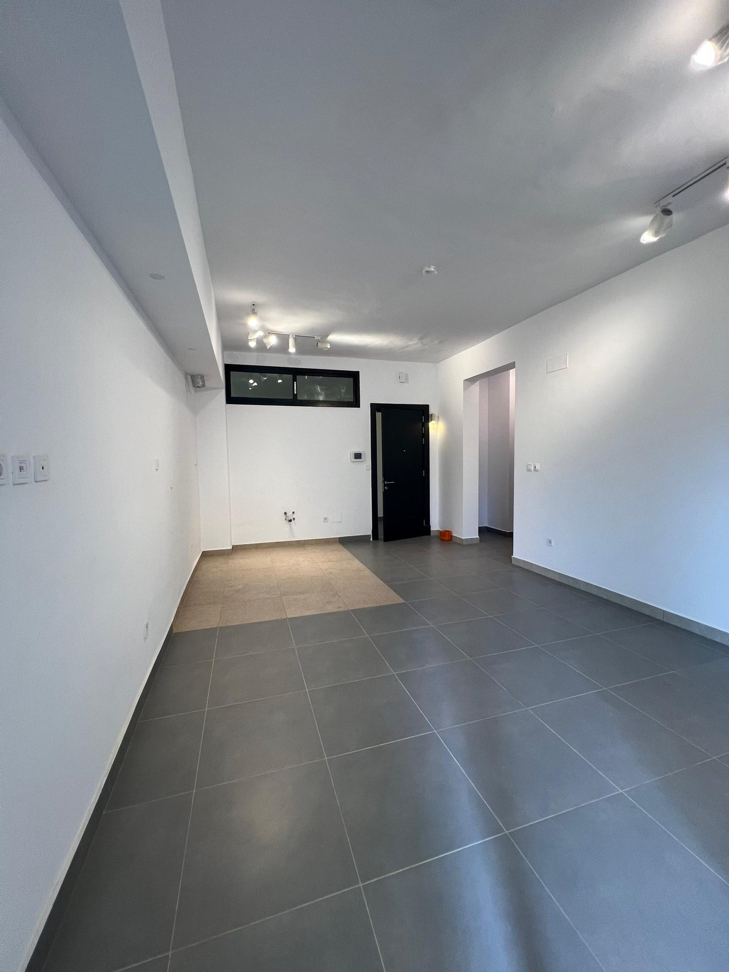 Appartement d'une grande chambre à louer à la Caisse (Cité Oua) – 400 000 FCFA
