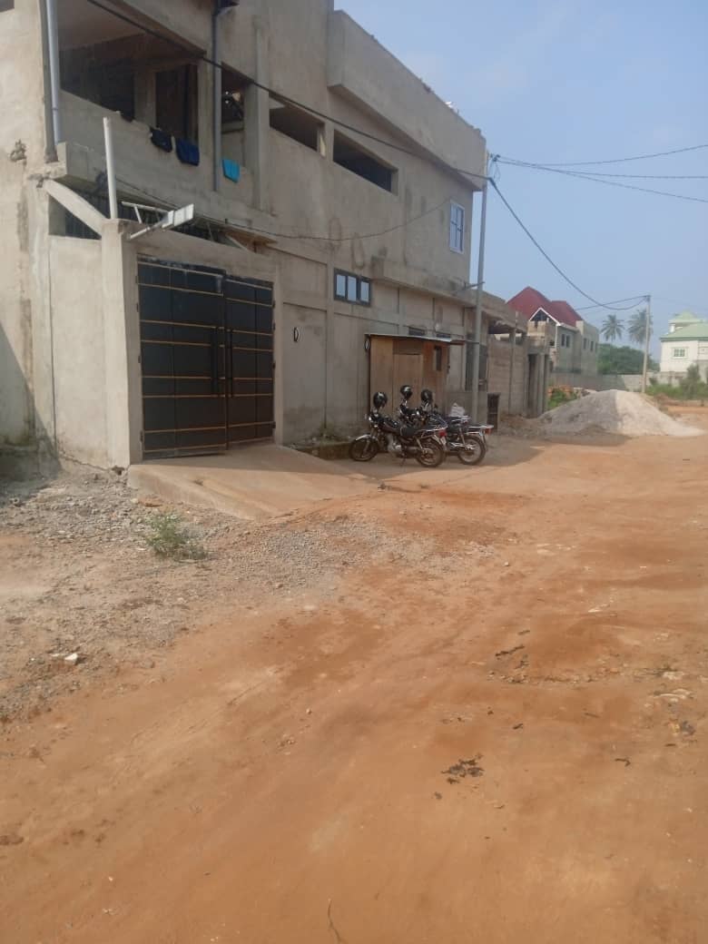 Terrain angle de rue 1/4 de lot en vente à Ségbé – 10 millions FCFA