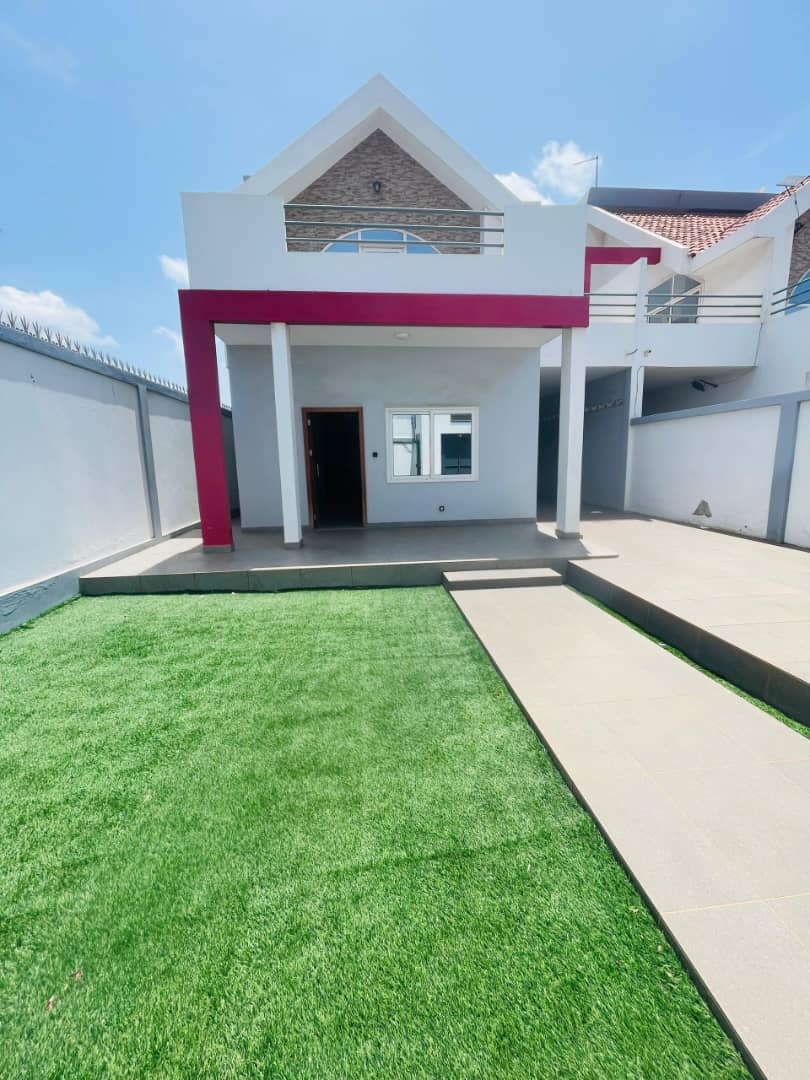 Villa duplex haut standing en location à Kégué Tsinga – 650000 FCFA
