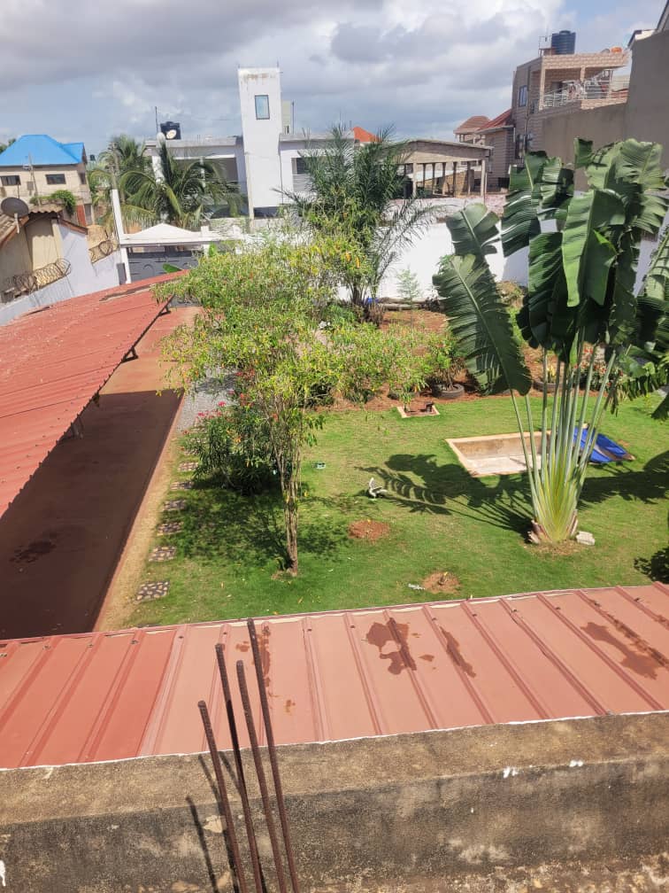 Villa 3 chambres en vente à Agoe près de l'école internationale Maarif – 90 millions FCFA