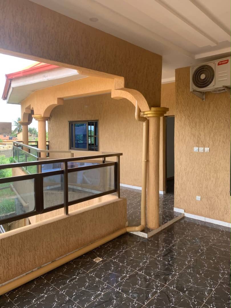 Appartement 4 chambres à louer à CEG Koshigan – 130 000 FCFA